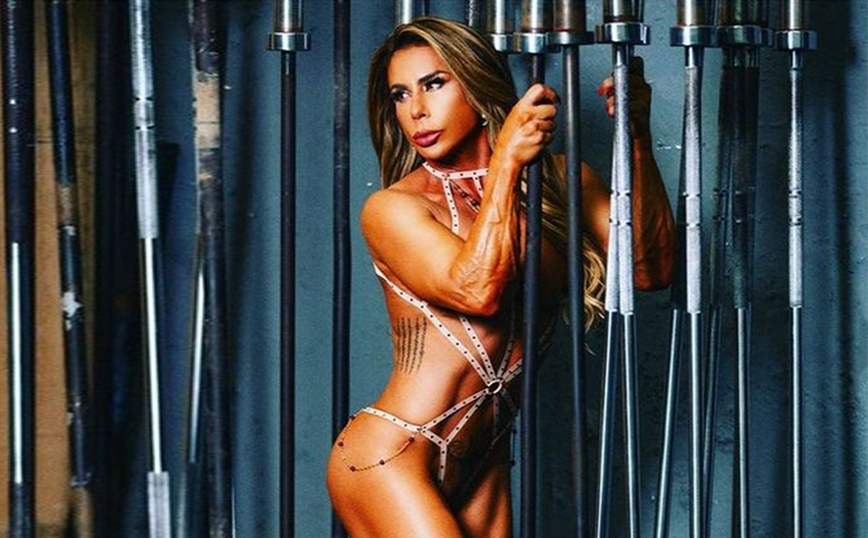 Μοντέλα του διαγωνισμού Miss BumBum απέχουν από το σεξ για τη βασίλισσα Ελισάβετ &#8211; Τα μηνύματά τους