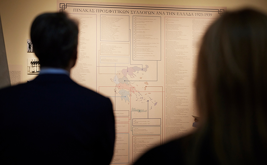 Ο Κυριάκος Μητσοτάκης στην Έκθεση για τη Μικρασιατική καταστροφή στο μουσείο Μπενάκη Ο Κυριάκος Μητσοτάκης στην Έκθεση για τη Μικρασιατική καταστροφή στο μουσείο Μπενάκη