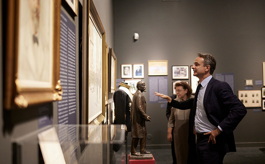 Ο Κυριάκος Μητσοτάκης στην Έκθεση για τη Μικρασιατική καταστροφή στο μουσείο Μπενάκη Ο Κυριάκος Μητσοτάκης στην Έκθεση για τη Μικρασιατική καταστροφή στο μουσείο Μπενάκη