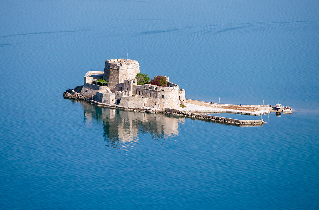 Μπούρτζι: Το δημοφιλές αξιοθέατο στο Ναύπλιο που αποτέλεσε την πρώτη φυλακή του Κολοκοτρώνη