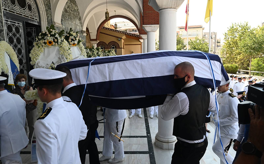 Πολεμικό Ναυτικό – Ράγισαν καρδιές οι επικήδειοι για τη Θάλεια: «Δεν φεύγουν οι άνθρωποι, φυλαχτά γίνονται»