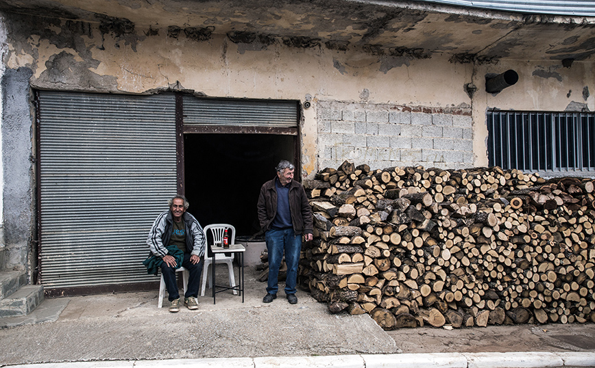 Άναψαν οι σόμπες και τα τζάκια στο Νευροκόπι: «Από τις 365 μέρες τις 100 είμαστε κάτω από το μηδέν» λέει ο δήμαρχος