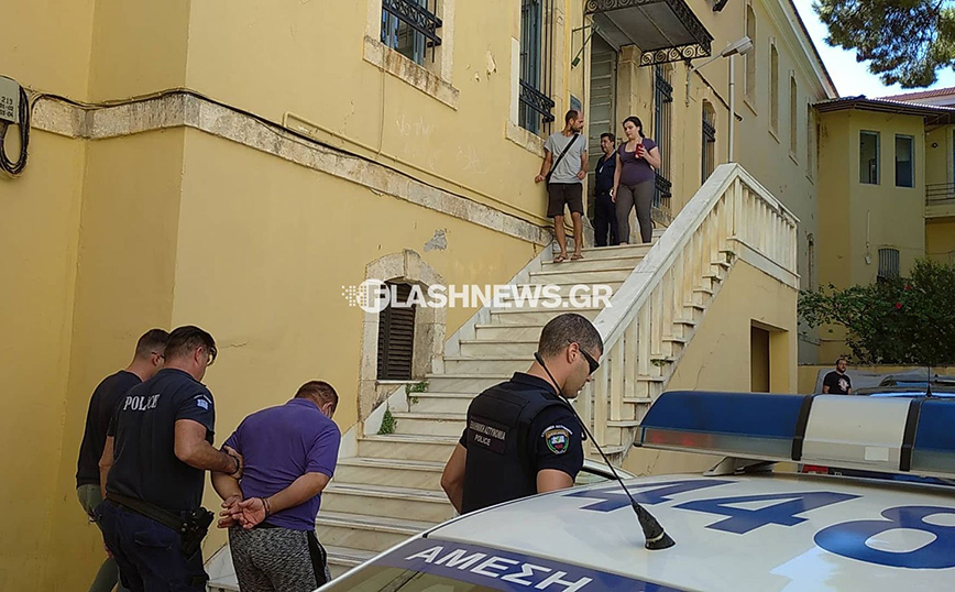 Στον εισαγγελέα ο πατέρας που φέρεται να χτυπούσε την κόρη του στο κεφάλι με ξύλο στα Χανιά Στον εισαγγελέα ο πατέρας που φέρεται να χτυπούσε την κόρη του στο κεφάλι με ξύλο στα Χανιά