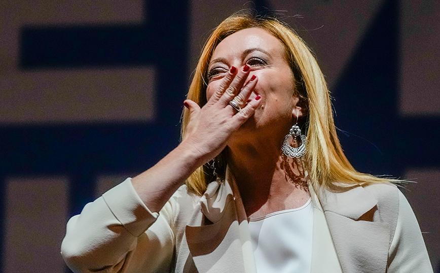 Τζόρτζια Μελόνι: «Η πιο ακροδεξιά πρωθυπουργός μετά τον Μουσολίνι» – Πανηγυρίζουν οι ομοϊδεάτες της στην Ευρώπη