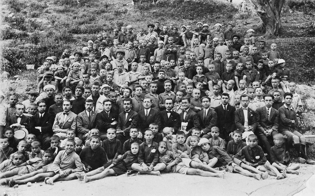 Τα μέλη του Ορφανοτροφείου Μικρασιατική Καταστροφή Τα μέλη του Ορφανοτροφείου Μικρασιατική Καταστροφή