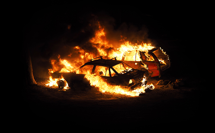 Θεσσαλονίκη: ΙΧ τυλίχτηκε στις φλόγες στον Εύοσμο &#8211; Το εγκατέλειψε εγκαίρως ο οδηγός
