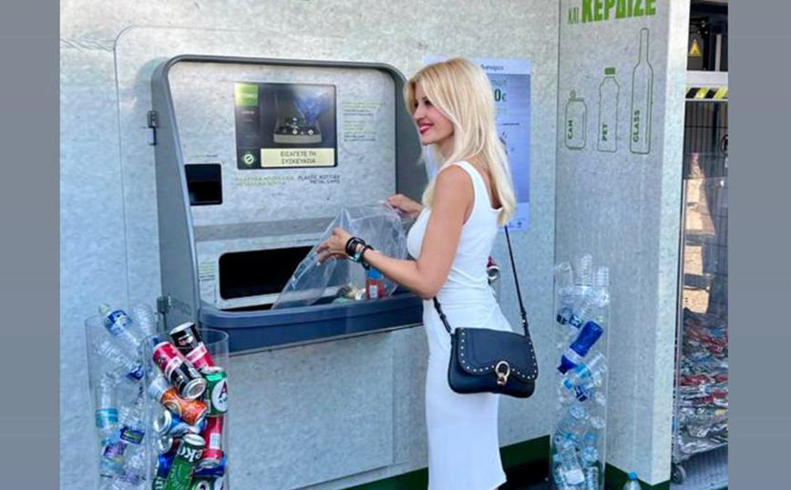 Η Έλενα Ράπτη κατά την διάρκεια της επίσκεψής της στην 86η ΔΕΘ είχε την ευκαιρία να επισκεφθεί stand της ανακύκλωσης