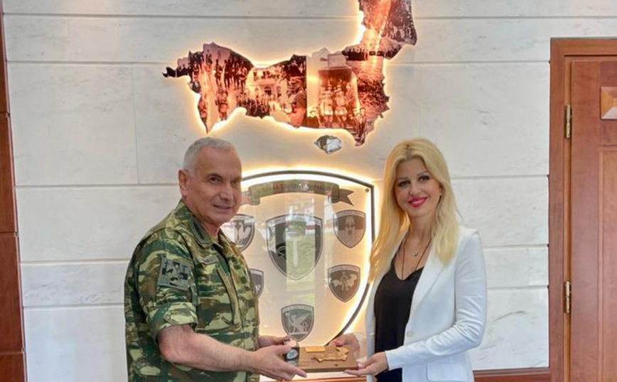 Η Έλενα Ράπτη επισκέφθηκε το Σώμα Στρατού «Θράκη» και συναντήθηκε με τον Διοικητή του, Αντιστράτηγο Ιωάννη Τσιόπλο
