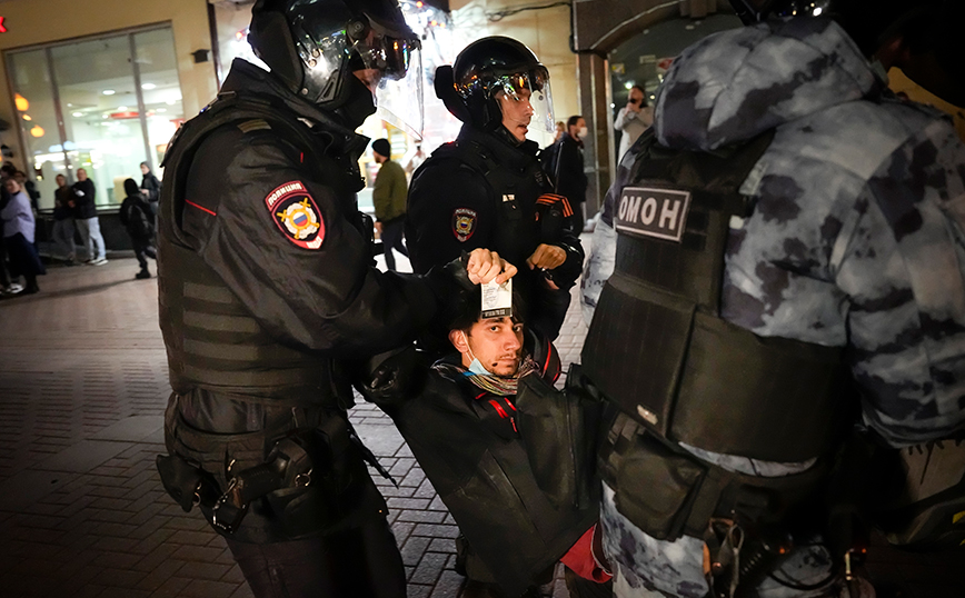 Ρωσία: «Δεν θέλω να πεθάνω σε αυτόν τον παράλογο πόλεμο», λένε Ρώσοι που εγκατέλειψαν την χώρα μετά το διάγγελμα Πούτιν