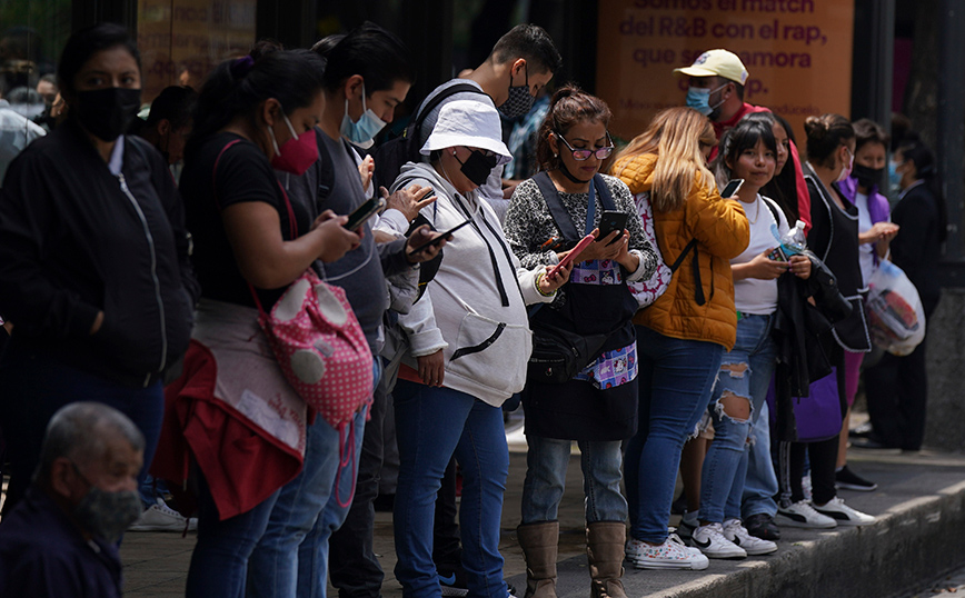Δεκάδες δημοσιογράφοι διαδήλωσαν με αφορμή τη δολοφονία συναδέλφου τους στο Μεξικό