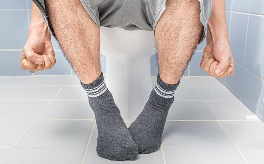 Άντρας στην τουαλέτα Άντρας στην τουαλέτα