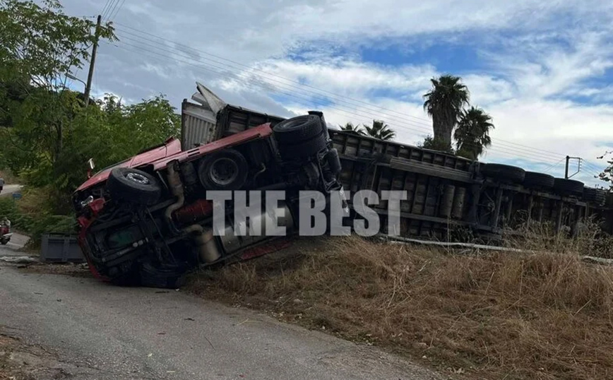 Σύγκρουση φορτηγού με ΙΧ Σύγκρουση φορτηγού με ΙΧ