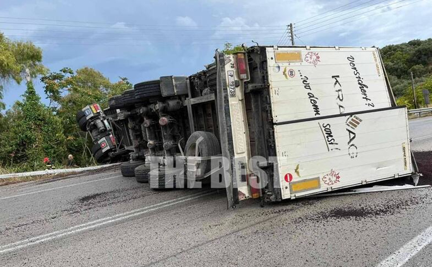Σύγκρουση φορτηγού με ΙΧ Σύγκρουση φορτηγού με ΙΧ