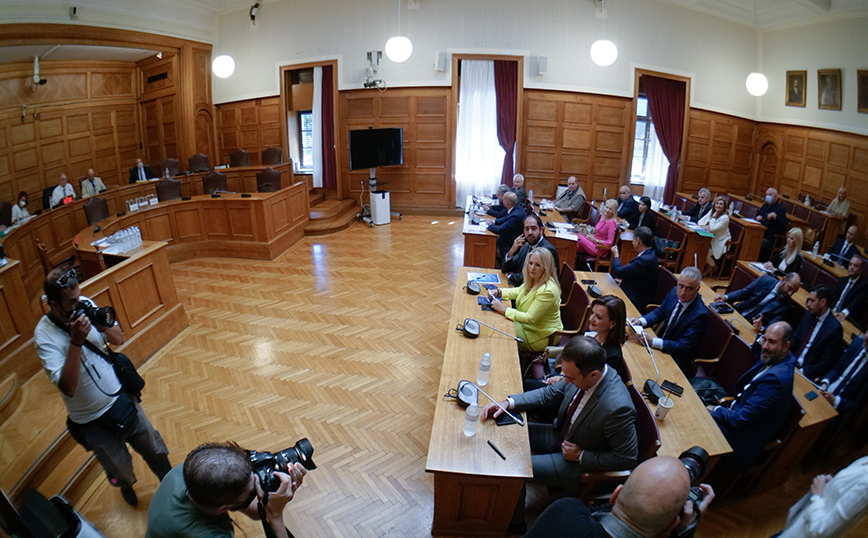 Ένταση στην έναρξη της Εξεταστικής για τις υποκλοπές: Το ΠΑΣΟΚ πρότεινε να υπάρξει διακομματικό προεδρείο