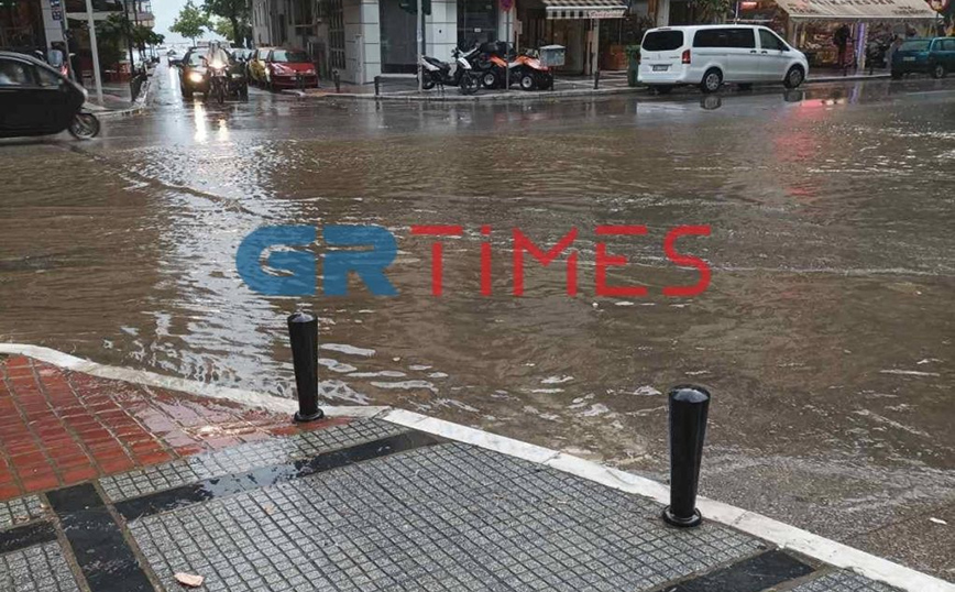 Κακοκαιρία στη Θεσσαλονίκη: Συναγερμός στην Πυροσβεστική &#8211; Δέχτηκε τουλάχιστον 80 κλήσεις