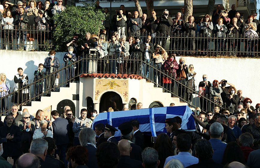 Αλέξανδος Νικολαΐδης: Ο σπαραγμός του πατέρα – Παληκάρι μου, αετέ μου, πώς θα το περάσω αυτό αγόρι μου
