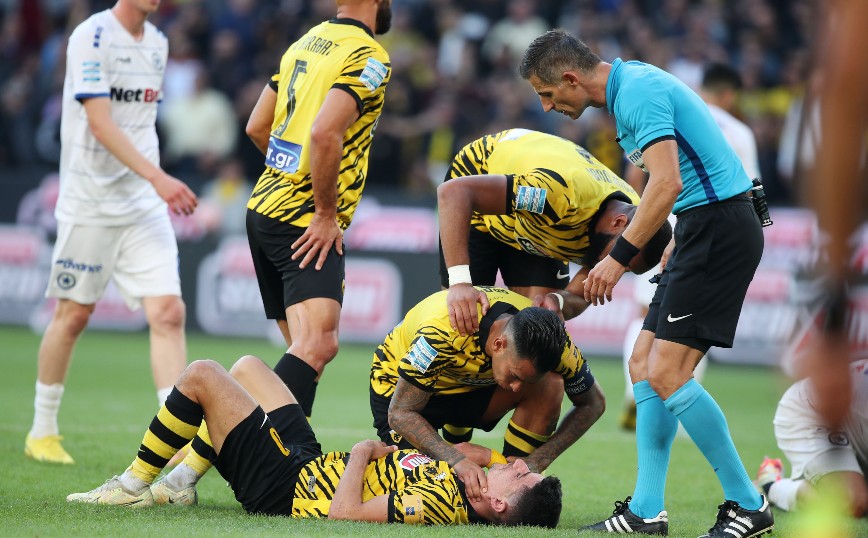 Πεσμένος στο έδαφος ο Πέτρος Μάνταλος Πεσμένος στο έδαφος ο Πέτρος Μάνταλος