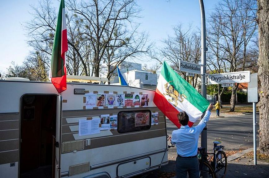 Γερμανία: Τρεις τραυματίες από επίθεση σε διαδηλωτές κοντά στην ιρανική πρεσβεία