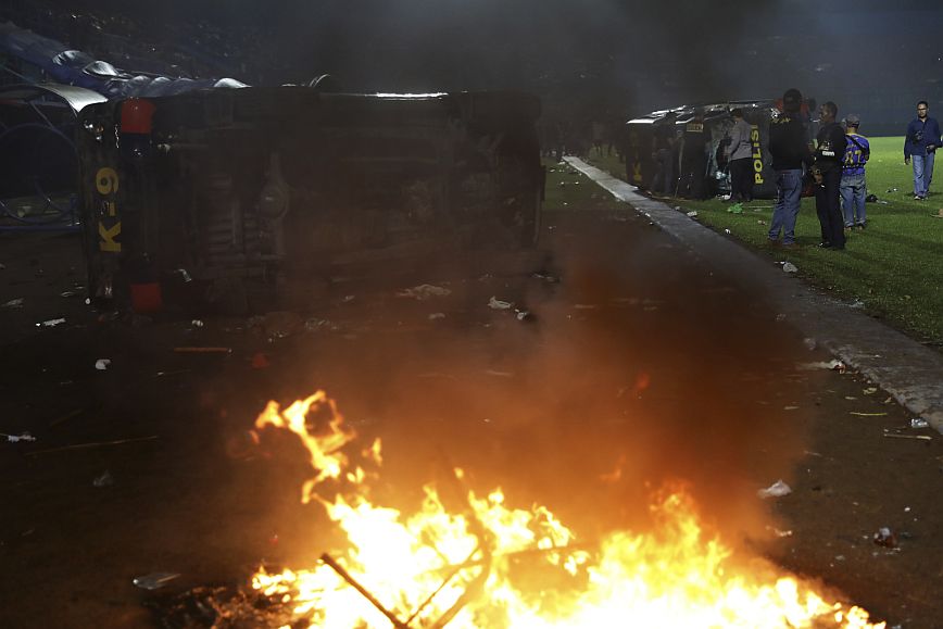 Ινδονησία: Τουλάχιστον 129 οι νεκροί από τα άγρια επεισόδια σε ποδοσφαιρικό αγώνα