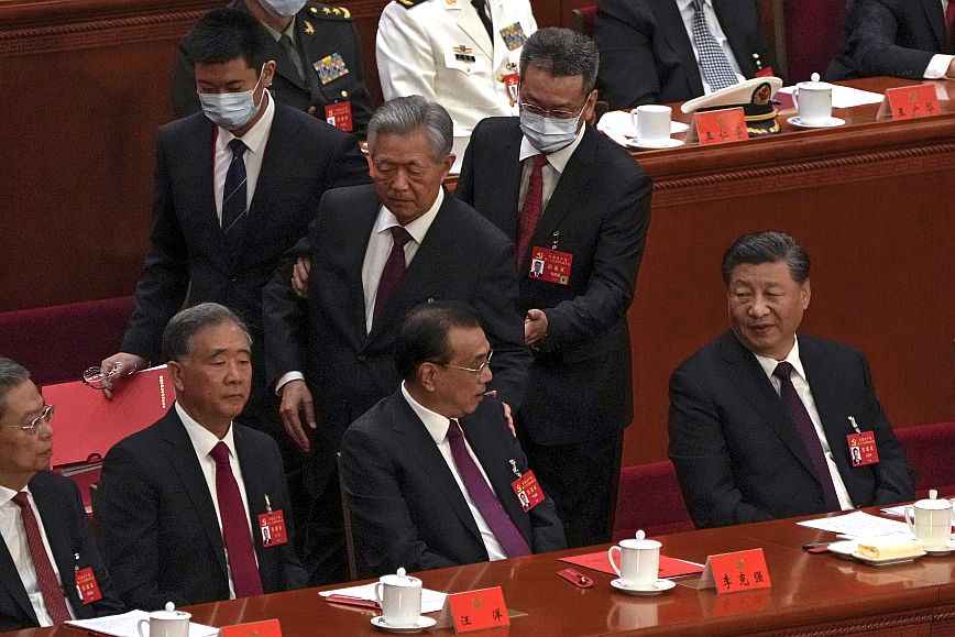 Τι έγινε προτού πετάξουν έξω από το συνέδριο του Κομμουνιστικού Κόμματος Κίνας τον Χου Τζιντάο – Δείτε βίντεο