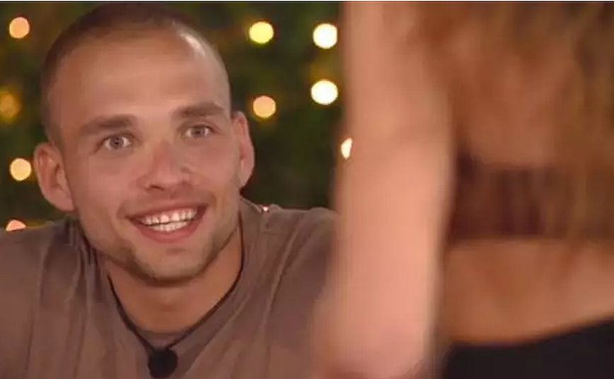 Love Island: Η Ιωάννα μπήκε στη βίλα και άφησε άφωνα όλα τα αρσενικά