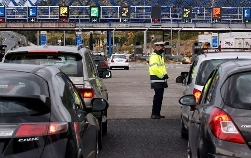 Μαζική έξοδος των Αθηναίων: Πάνω από 160.000 οχήματα έφυγαν από την πρωτεύουσα για το τριήμερο