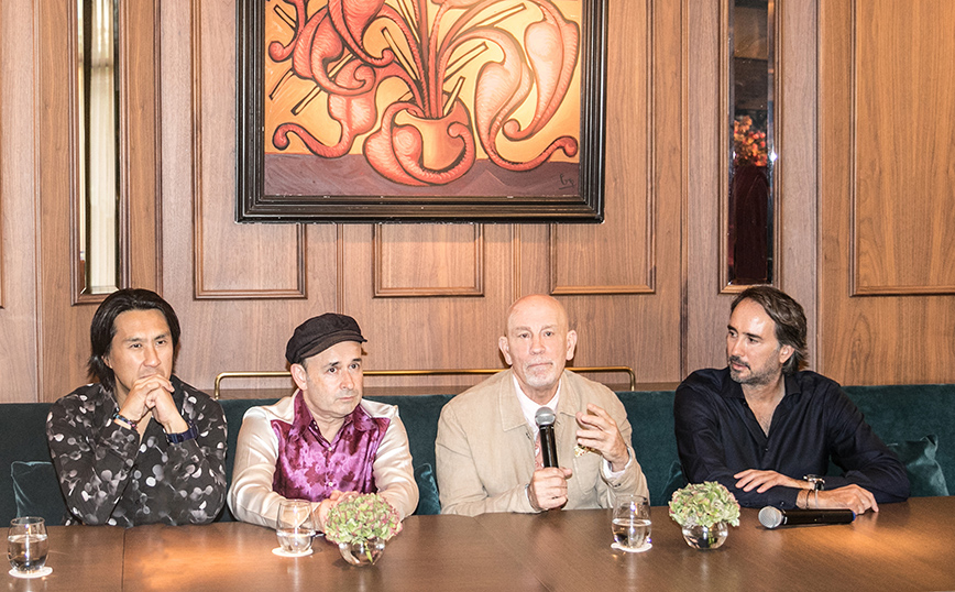 Τζον Μάλκοβιτς: Στο ιστορικό Athénée για τη συνέντευξη τύπου της παράστασης «The Music Critic»