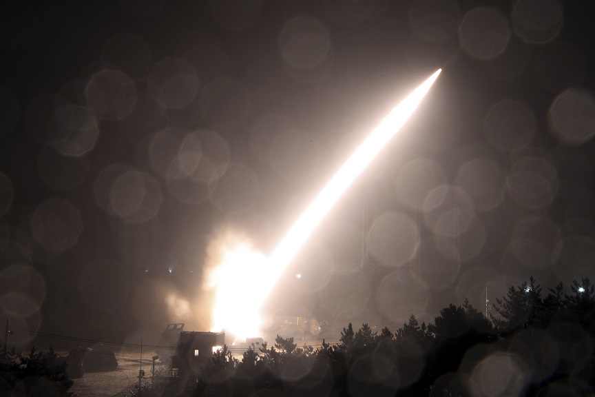 ΗΠΑ-Ν. Κορέα: Απάντηση στον Κιμ Γιόνγκ-Ουν – Εκτόξευσαν τέσσερις πυραύλους σε κοινή στρατιωτική άσκηση