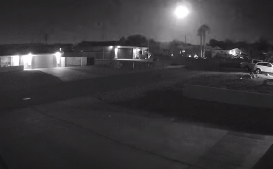 Κάμερα ασφαλείας καταγράφει πτώση μετεωρίτη