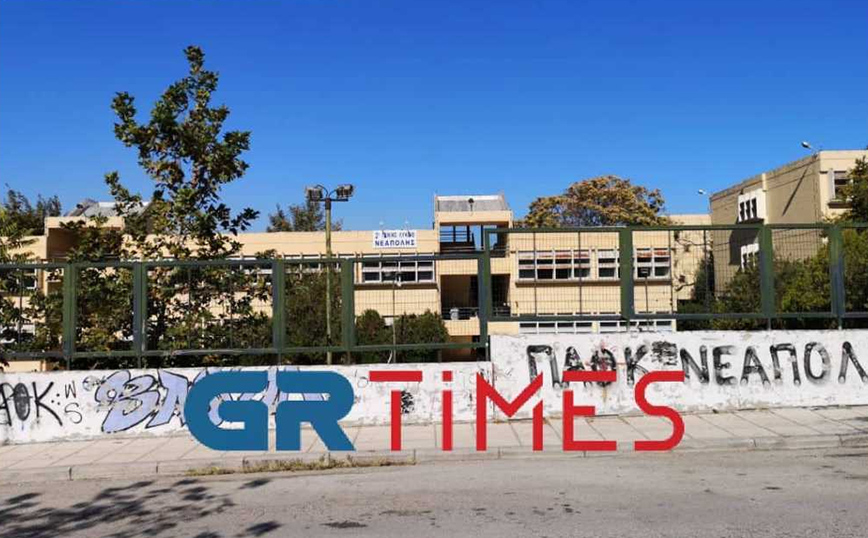 Θεσσαλονίκη: Μαθητής τραυματίστηκε από σπασμένο τζάμι και μεταφέρθηκε στο νοσοκομείο