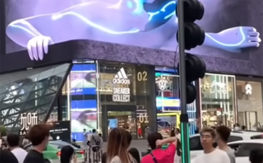 Το να περπατάς στους δρόμους της Κίνας δεν είναι ποτέ βαρετό