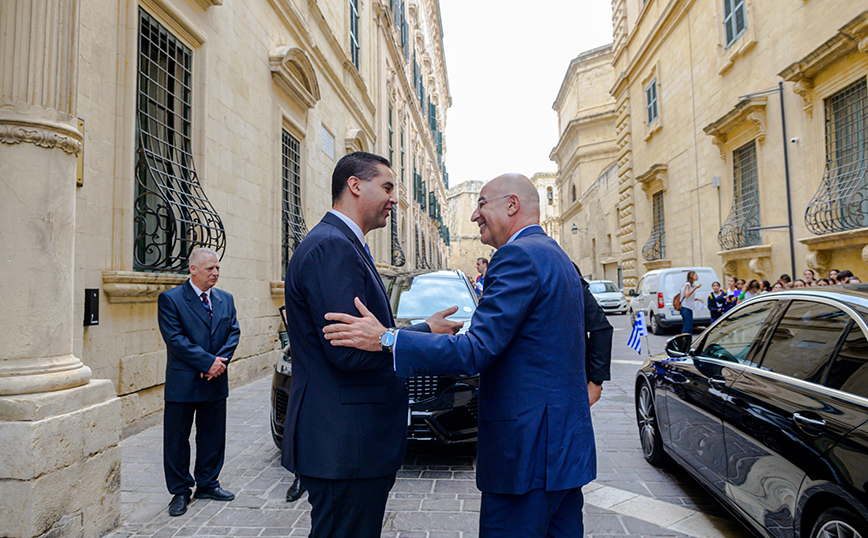 Στη Βαλέτα ο Νίκος Δένδιας: Τετ α τετ με τον Μαλτέζο ο ομόλογό του για τη Λιβύη και την Ανατολική Μεσόγειο