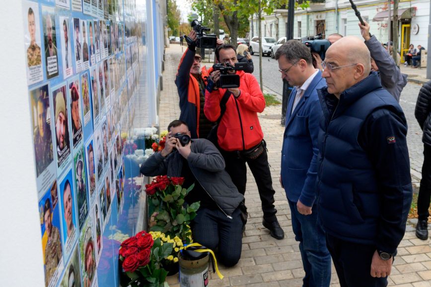 Νίκος Δένδιας: Ήχησαν οι σειρήνες στο Κίεβο και μεταφέρθηκε με ασφάλεια σε καταφύγιο