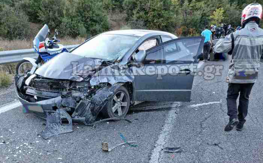 Σοβαρό τροχαίο στον Δομοκό: Μηχανή συγκρούστηκε με αυτοκίνητο &#8211; Οι πρώτες εικόνες