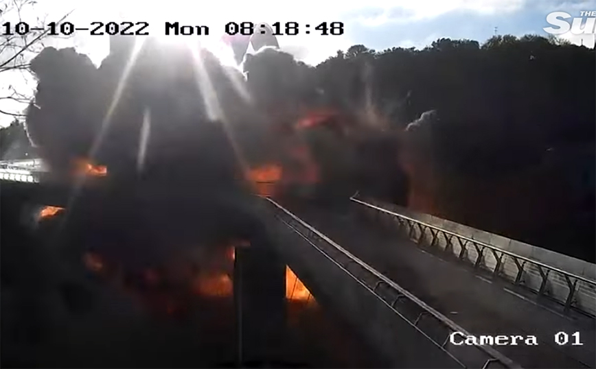 Πύραυλος χτύπησε τη γυάλινη γέφυρα του Κιέβου την ώρα που περνούσε πολίτης &#8211; Δείτε το σοκαριστικό βίντεο