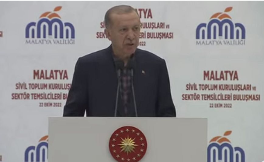 Ερντογάν: Προτείνει δημοψήφισμα για την τροποποίηση του συντάγματος για την ισλαμική μαντίλα