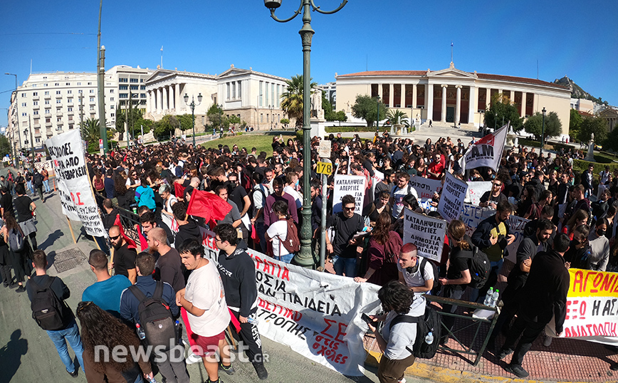 Στους δρόμους οι φοιτητές: Διαδηλώνουν κατά της πανεπιστημιακής αστυνομίας στα Προπύλαια