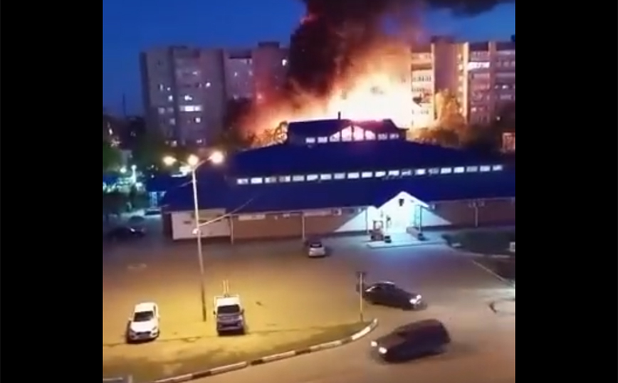Ρωσία: Στρατιωτικό αεροσκάφος έπεσε σε κτίριο 9 ορόφων &#8211; Δείτε βίντεο