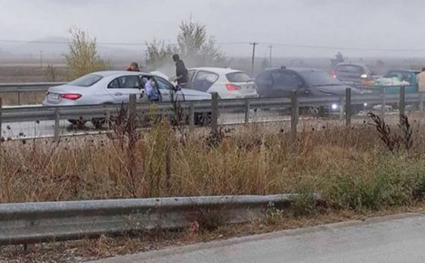 Καραμπόλα 6 αυτοκινήτων σε δρόμο «καρμανιόλα» στη Φθιώτιδα &#8211; Δύο γυναίκες τραυματίστηκαν