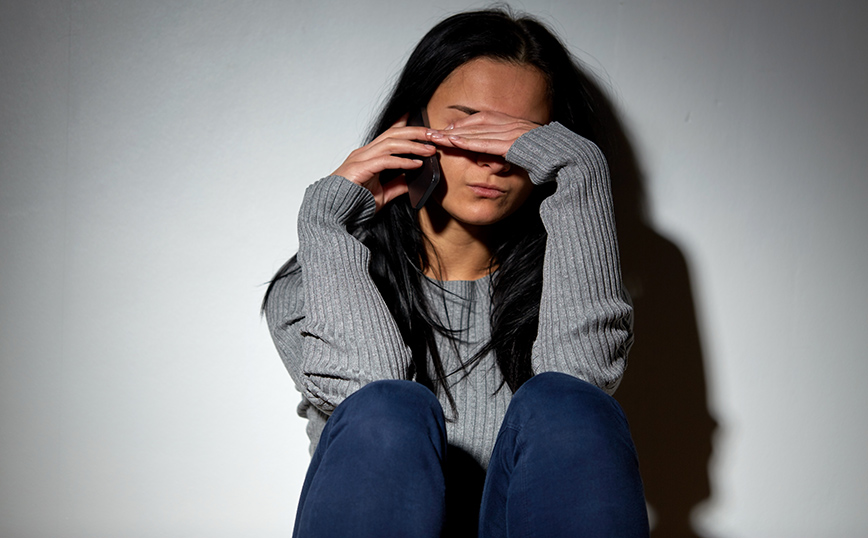 Πάτρα – Ομαδικό revenge porn: «Η κόρη μου δεν τρώει και κλαίει συνέχεια» – Συγκλονίζει μητέρα θύματος