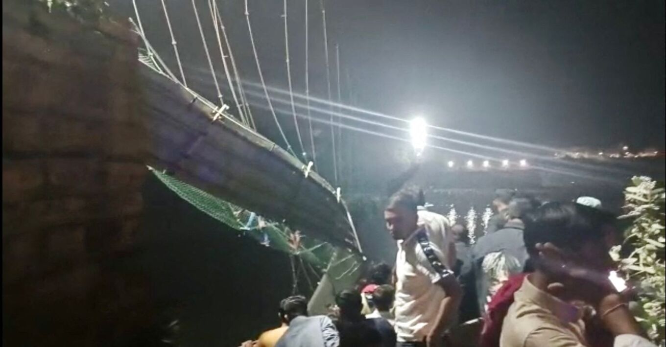 Ινδία: Στους 68 έφτασαν οι νεκροί από την κατάρρευση της κρεμαστής γέφυρας &#8211; Δείτε βίντεο