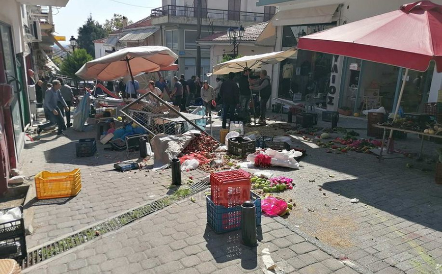 Σκηνές πανικού στη λαϊκή αγορά Καλαμπάκας – ΙΧ παρέσυρε τρία άτομα