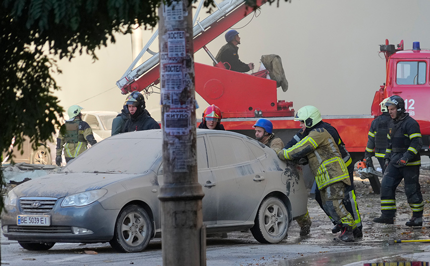 Πόλεμος στην Ουκρανία: Τουλάχιστον δύο νεκροί στο Κίεβο από τα ρωσικά πλήγματα &#8211; «Κρίσιμη» η κατάσταση στη χώρα
