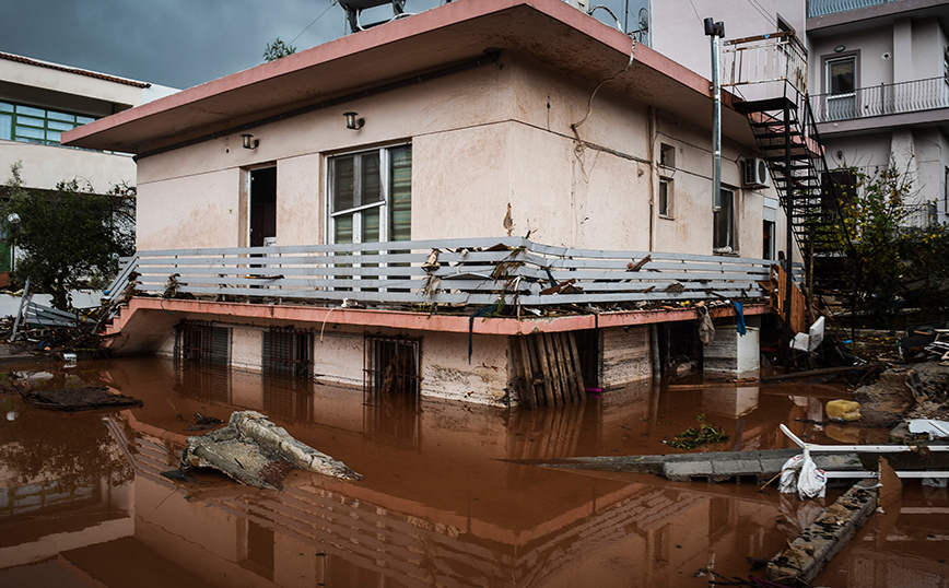 Άρχισε η δίκη στο εφετείο για τις φονικές πλημμύρες στη Μάνδρα το 2017