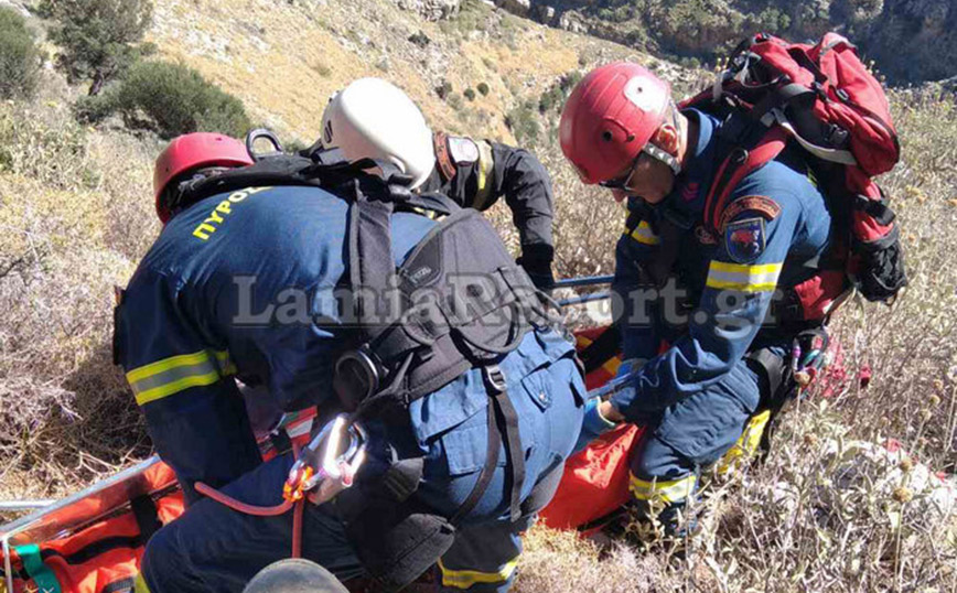 Κάρυστος: Βίντεο από τη διάσωση μεταναστών σε απόκρημνα βράχια