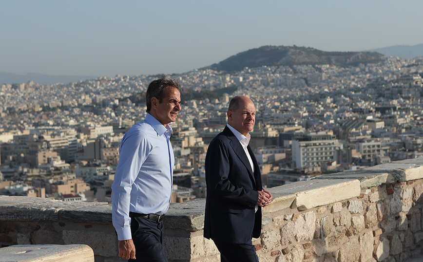 Στην Ακρόπολη Κυριάκος Μητσοτάκης και Όλαφ Σολτς Στην Ακρόπολη Κυριάκος Μητσοτάκης και Όλαφ Σολτς