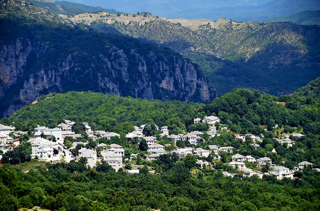 Μονοδένδρι: Ένα πέτρινο διαμαντάκι στις πλαγιές του Ζαγορίου