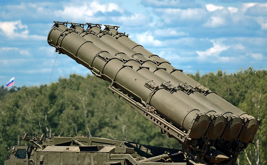 Ρωσία: Μετέφερε πυραύλους S-300 και S-400 σε αεροδρόμιο στα σύνορα Λευκορωσίας και Ουκρανίας