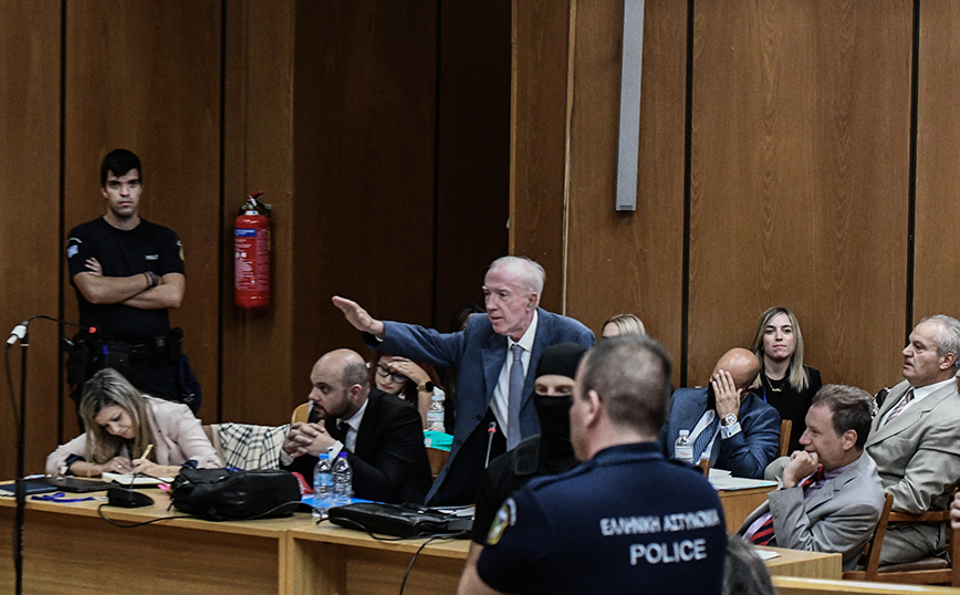 Κωνσταντίνος Πλεύρης: Παρέμβαση ΔΣΑ για το ναζιστικό χαιρετισμό μέσα στο δικαστήριο
