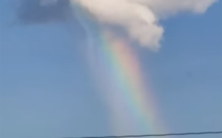 Το ουράνιο τόξο που μοιάζει να&#8230; ξεπήδησε από σύννεφο